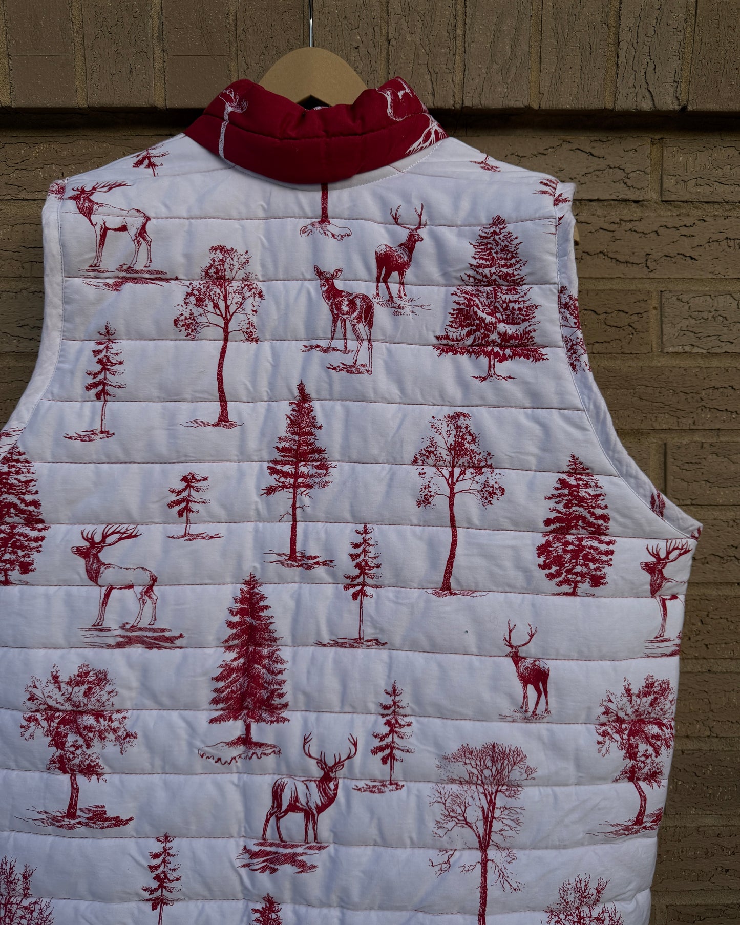 L/XL - white puffy deer vest