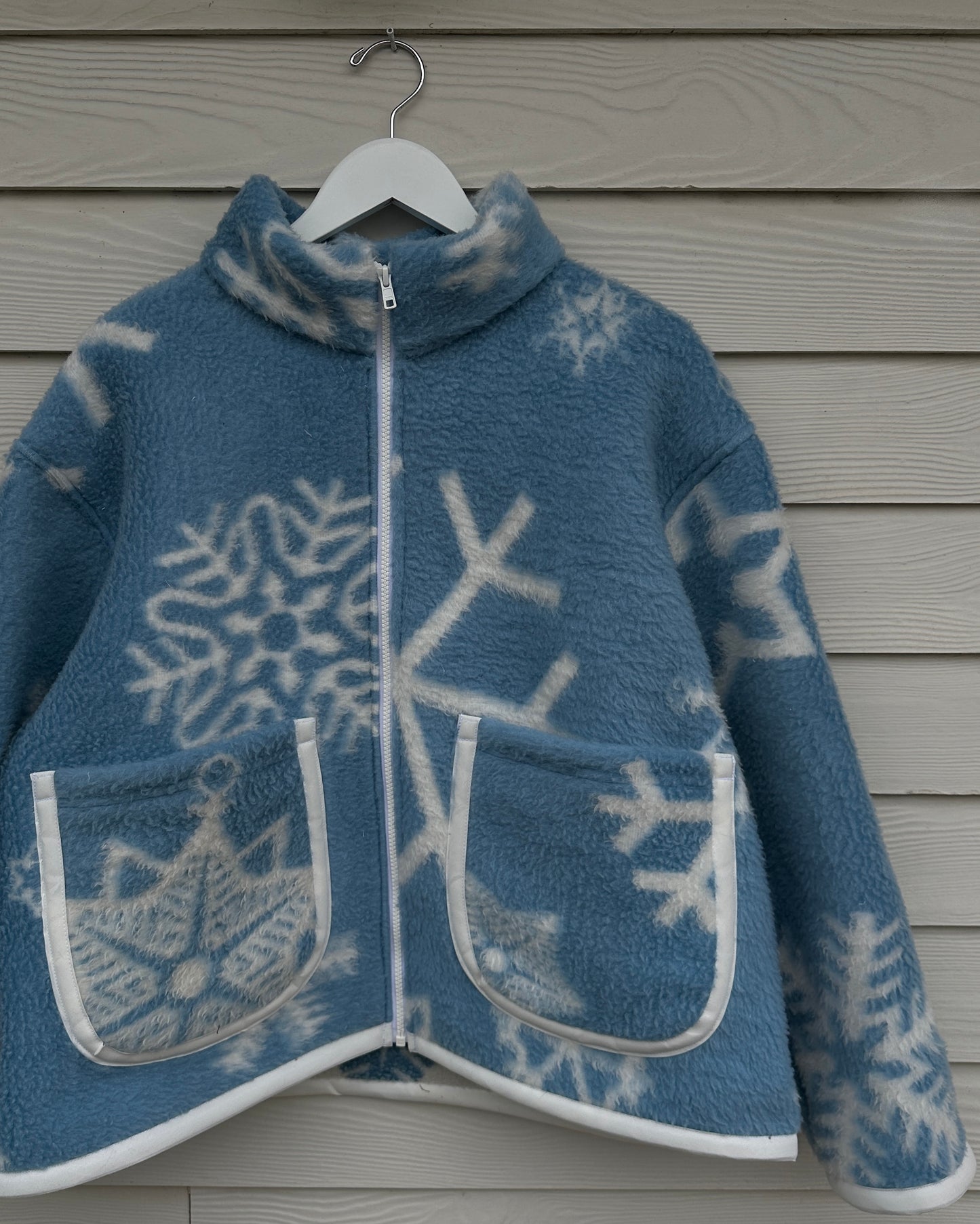 snowflake jacket - L