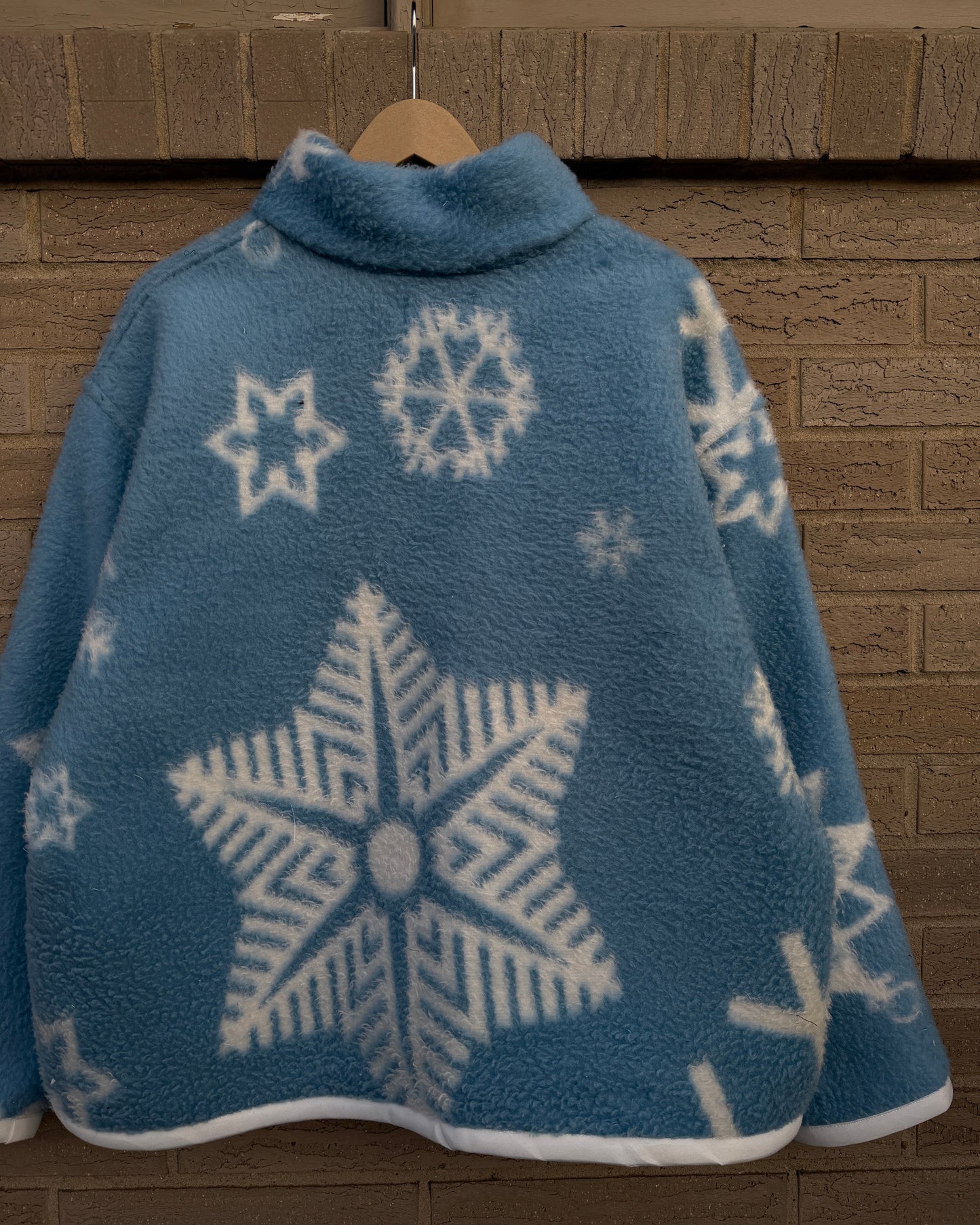 L - blue snowflake jacket