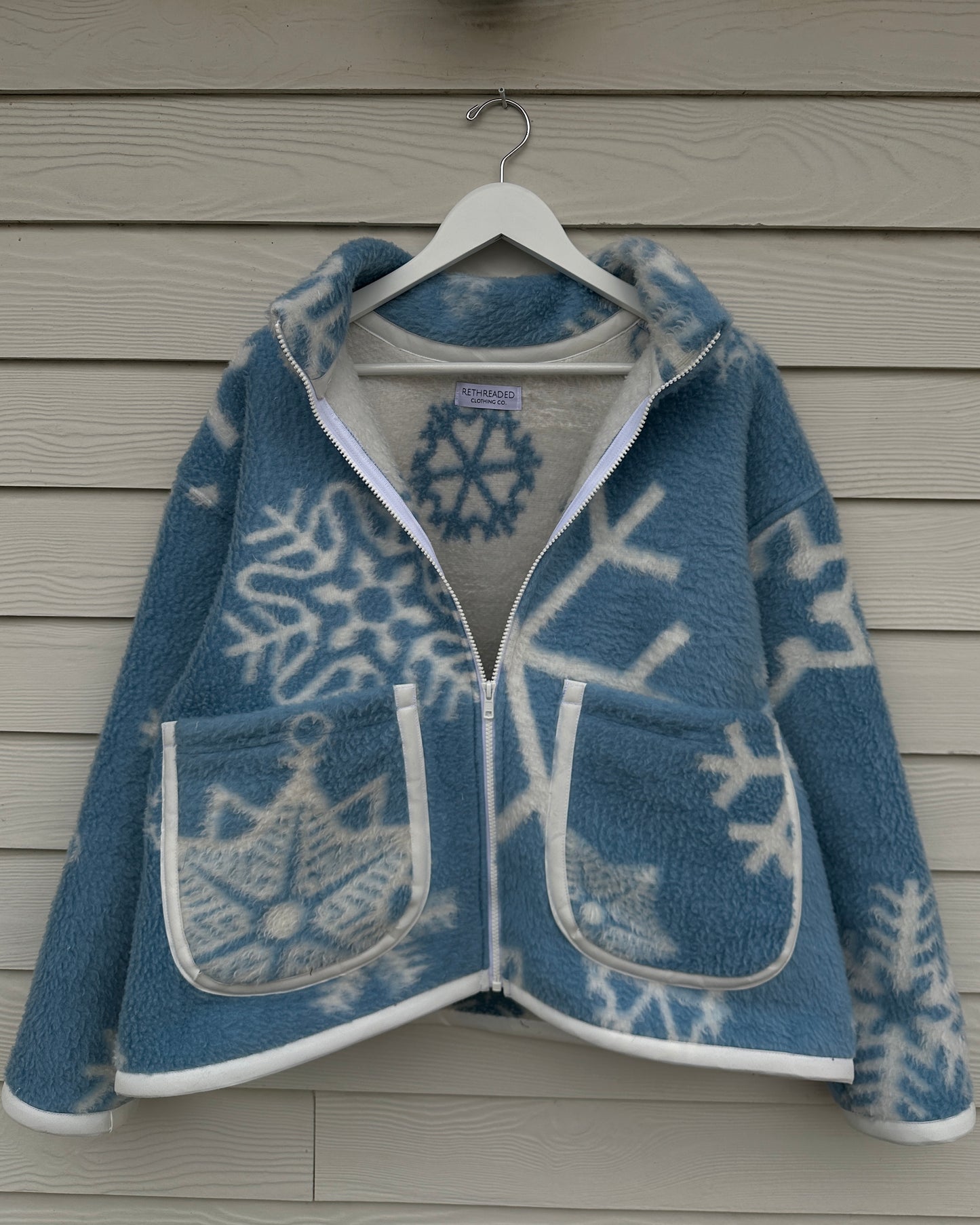 snowflake jacket - L