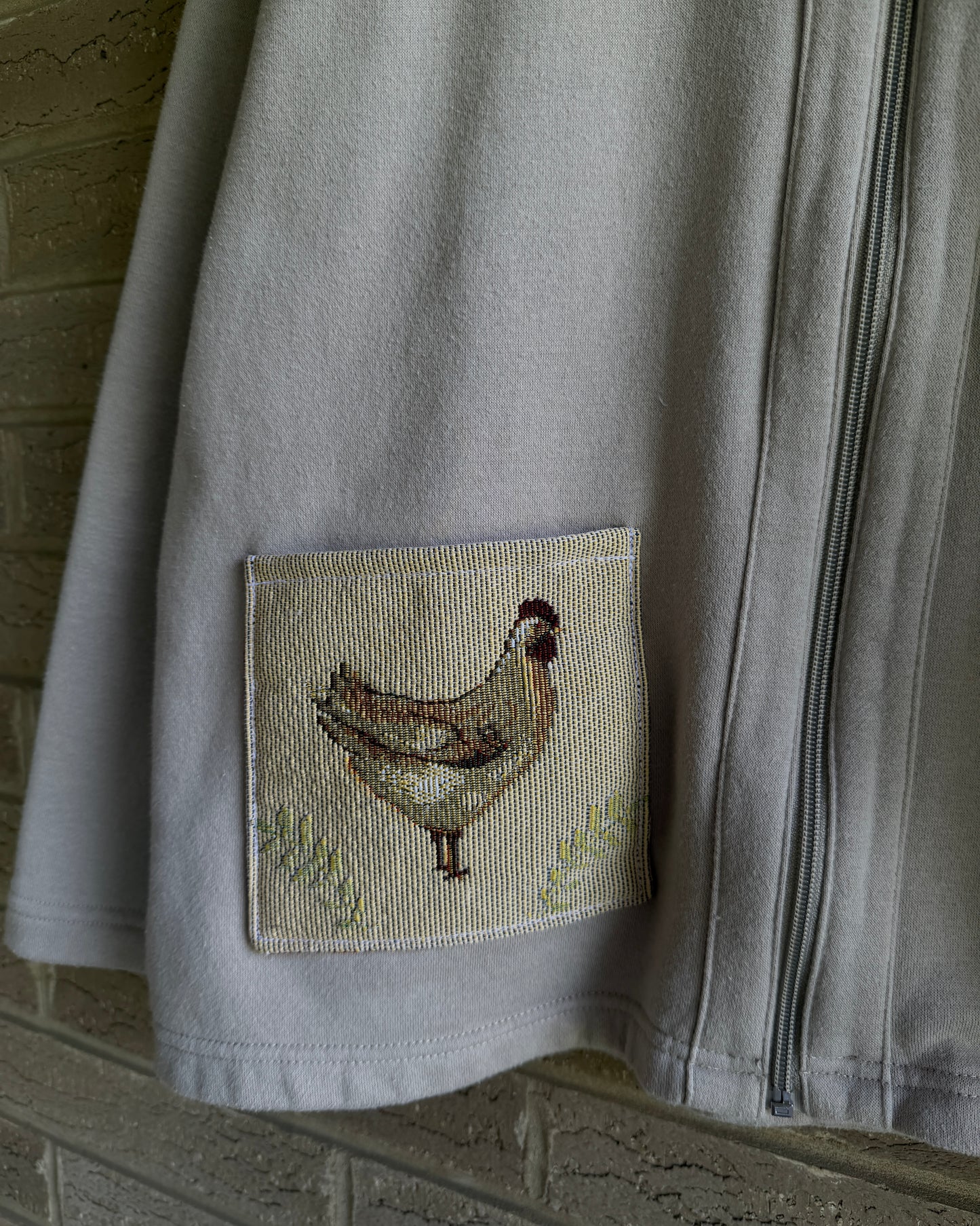 chicken pockets zip up - M