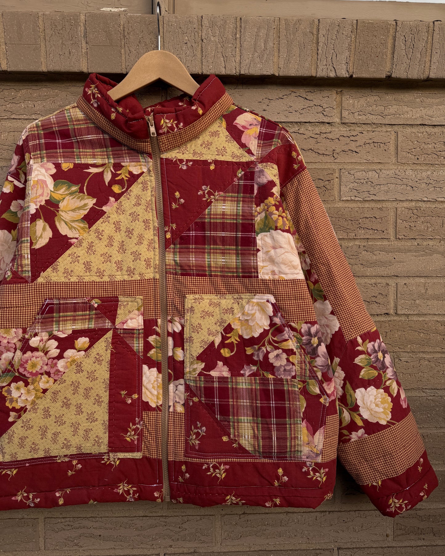 M - red floral quilted jacket