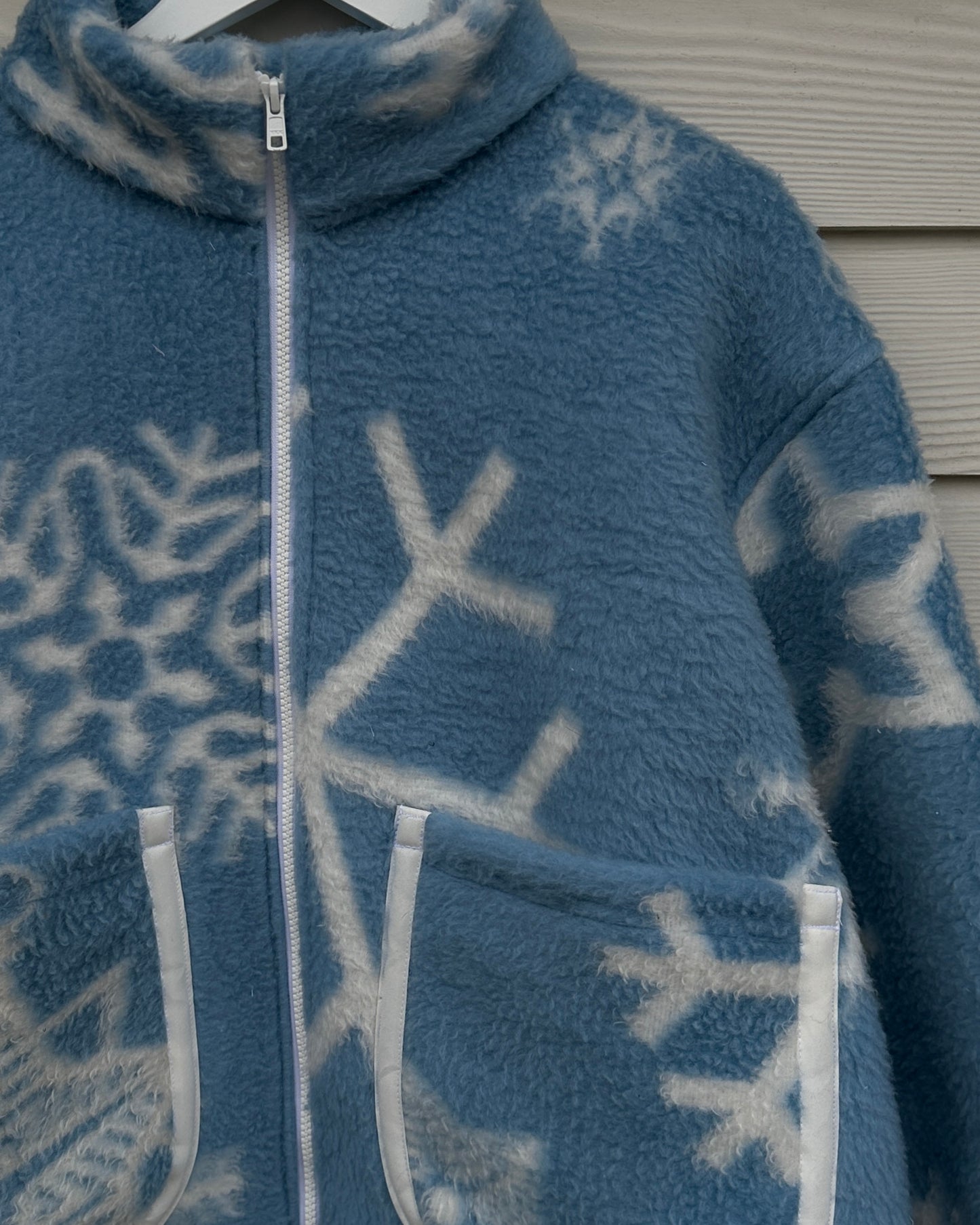 snowflake jacket - L