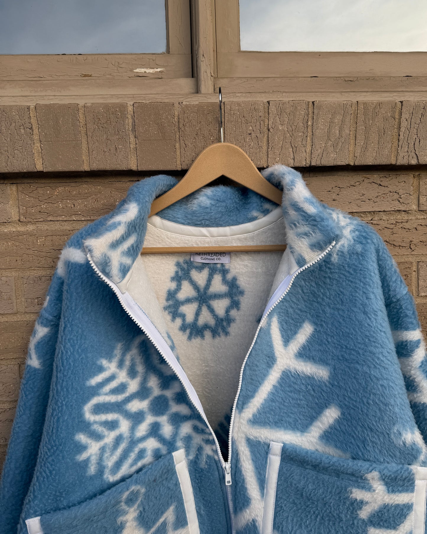 L - blue snowflake jacket