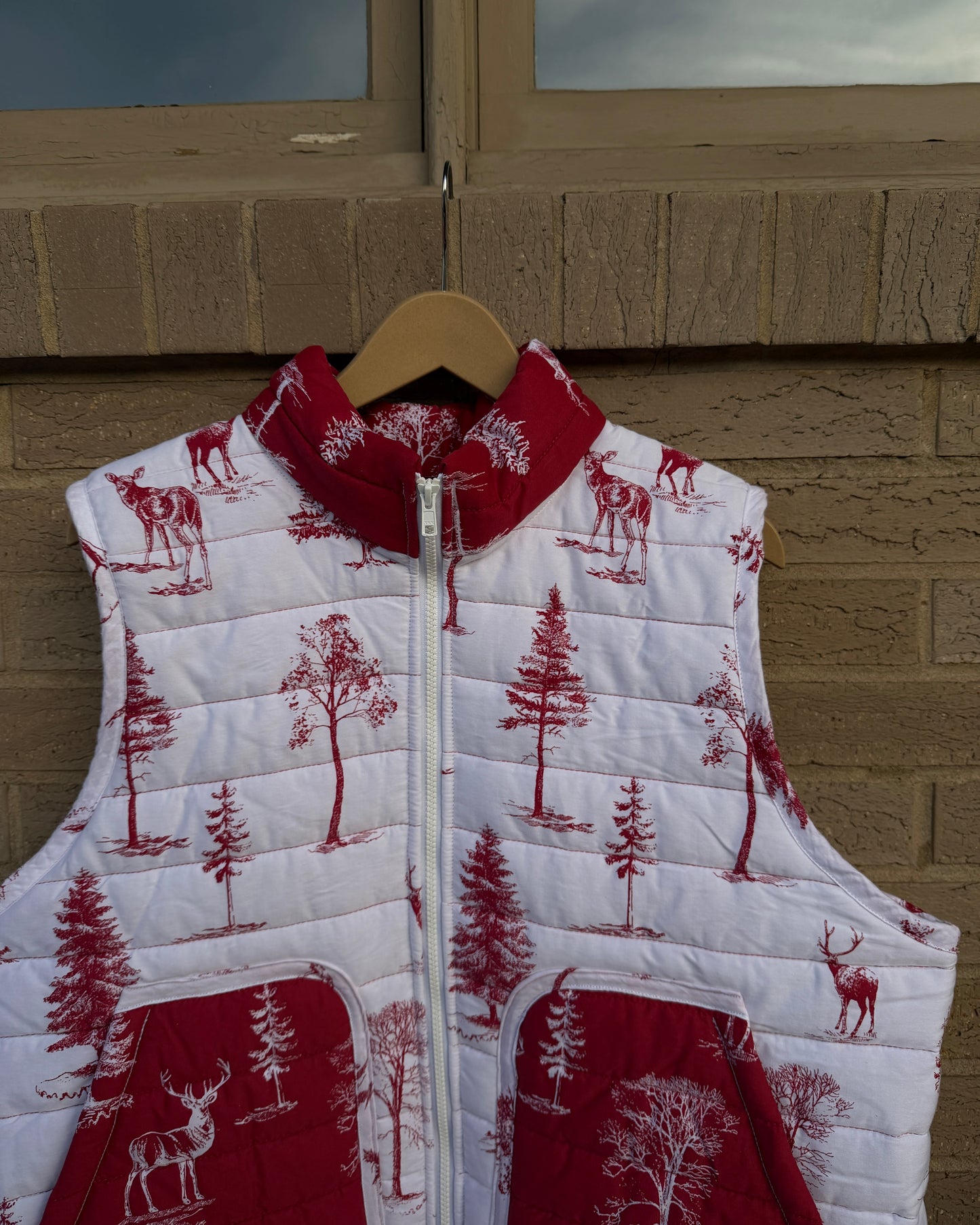 L/XL - white puffy deer vest