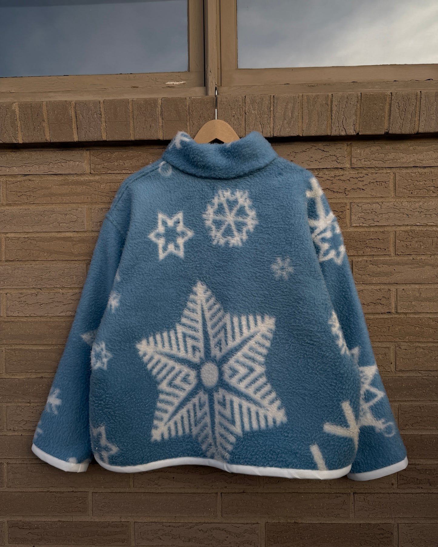 L - blue snowflake jacket