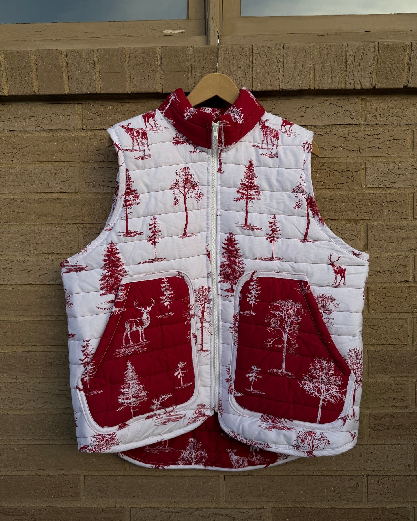L/XL - white puffy deer vest