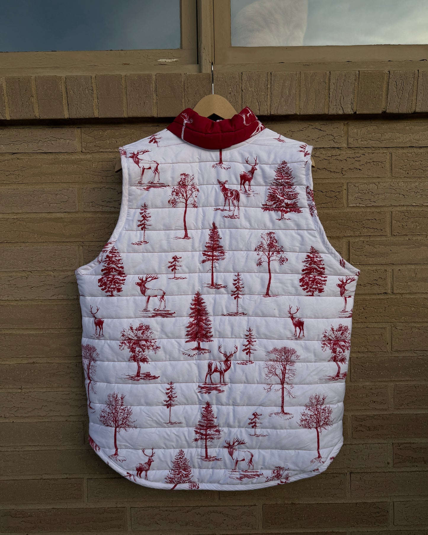 L/XL - white puffy deer vest