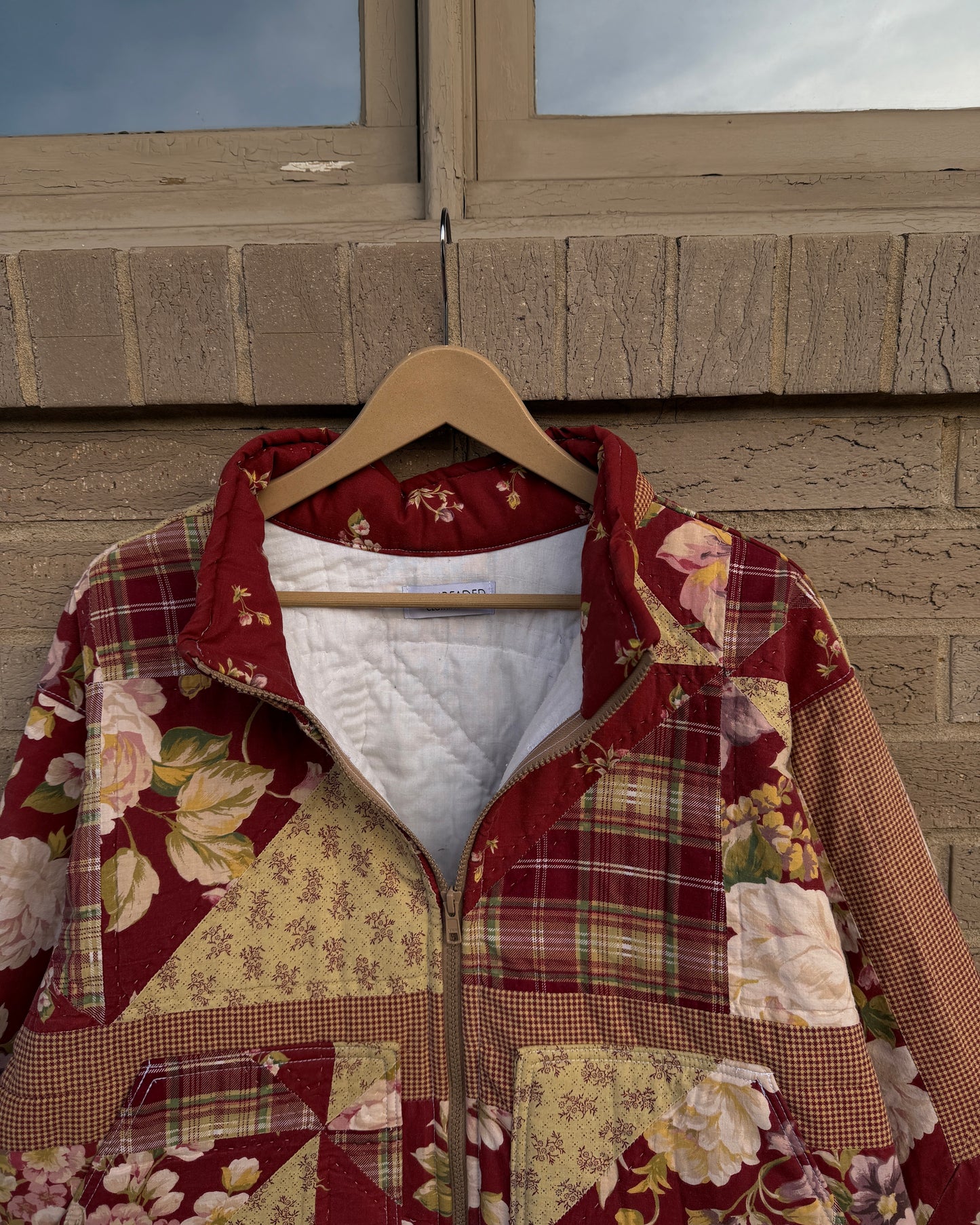 M - red floral quilted jacket